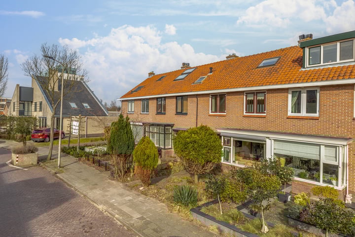 Photo 2 of Adelborst van Leeuwenlaan 23