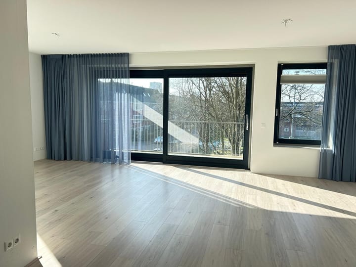 Photo 2 of Antillenstraat 2-11