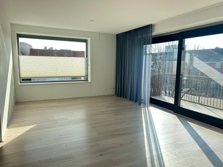 Photo 3 of Antillenstraat 2-11