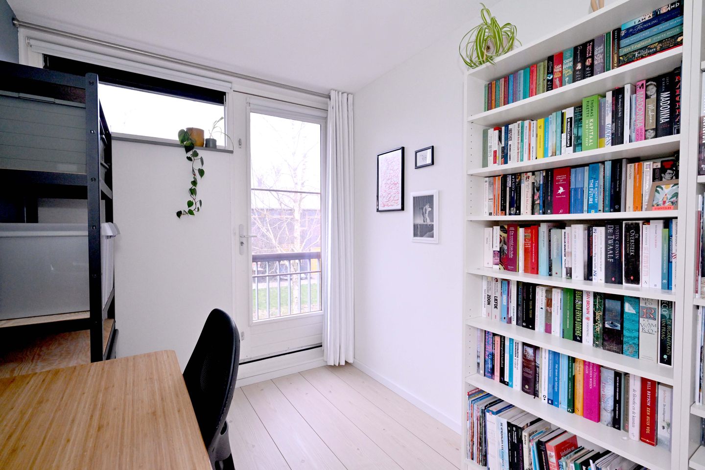 Photo 19 of Vincent van Goghstraat 9