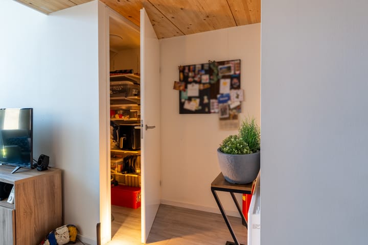 Photo 9 of Van Neercasselstraat 3-A