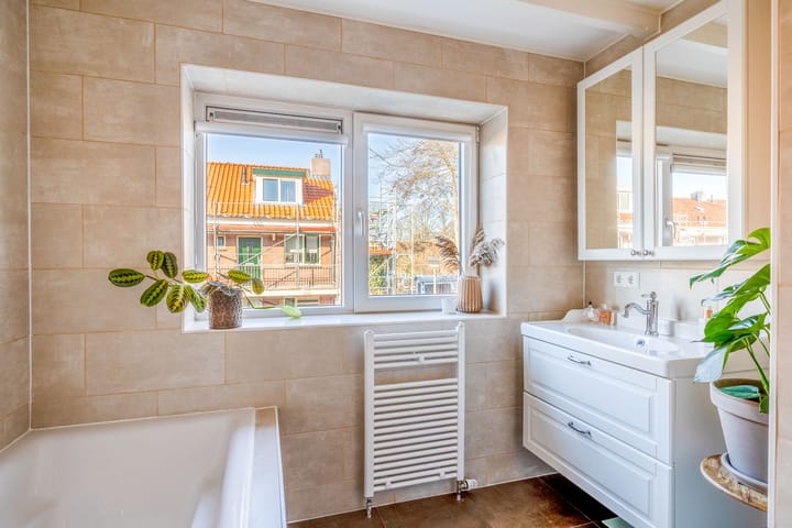 Photo 22 of Jan van Bloisstraat 21