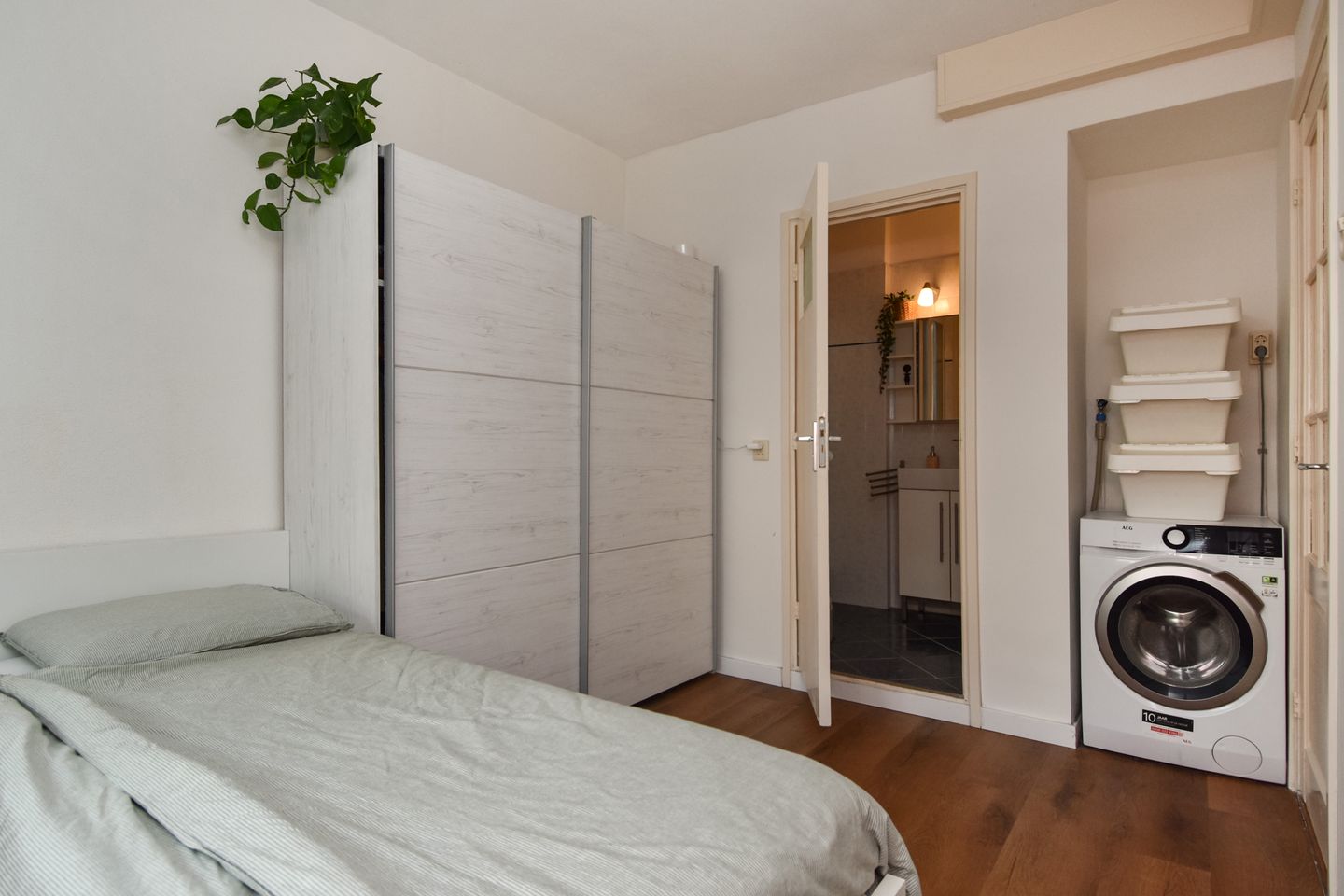 Foto 44 van Adama van Scheltemastraat 25