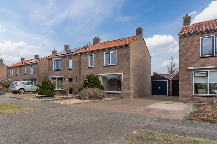 Foto 1 van Burg.van der Grondenstraat 22