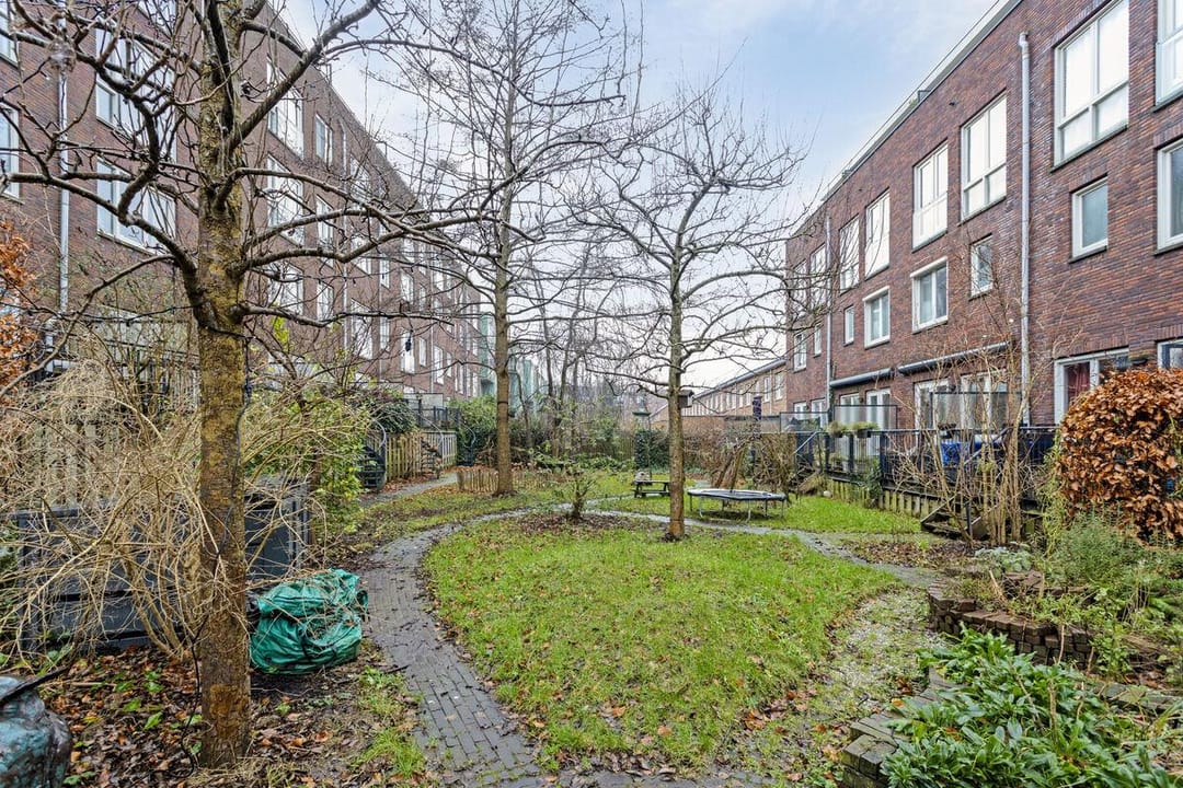 Photo 22 of Vosmaerstraat 20-A