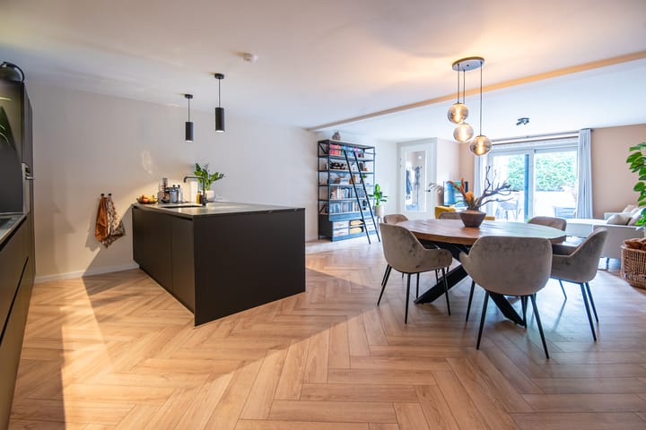 Photo 5 of Van Neercasselstraat 1-A