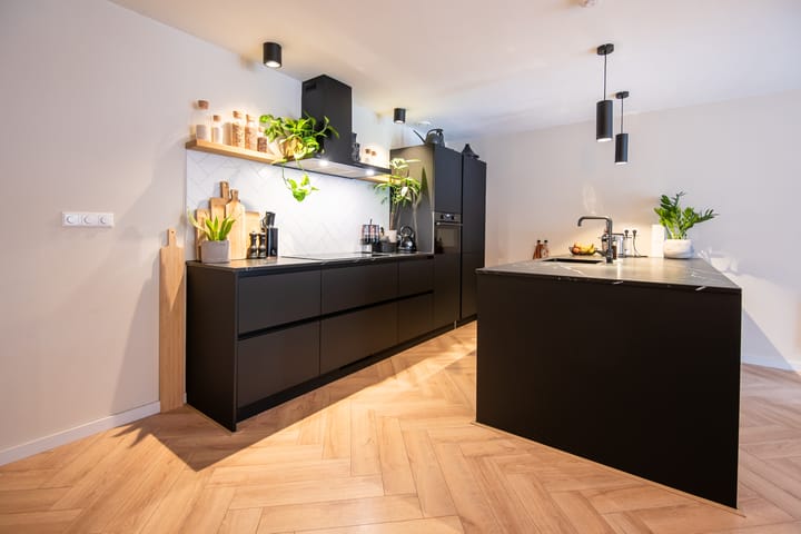 Photo 8 of Van Neercasselstraat 1-A