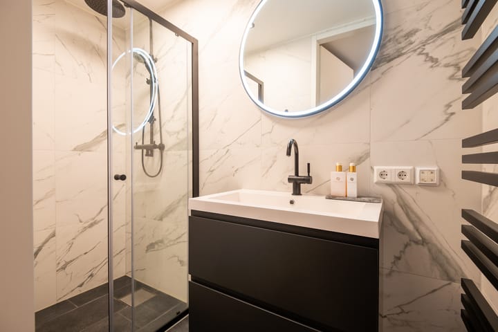 Photo 11 of Van Neercasselstraat 1-A