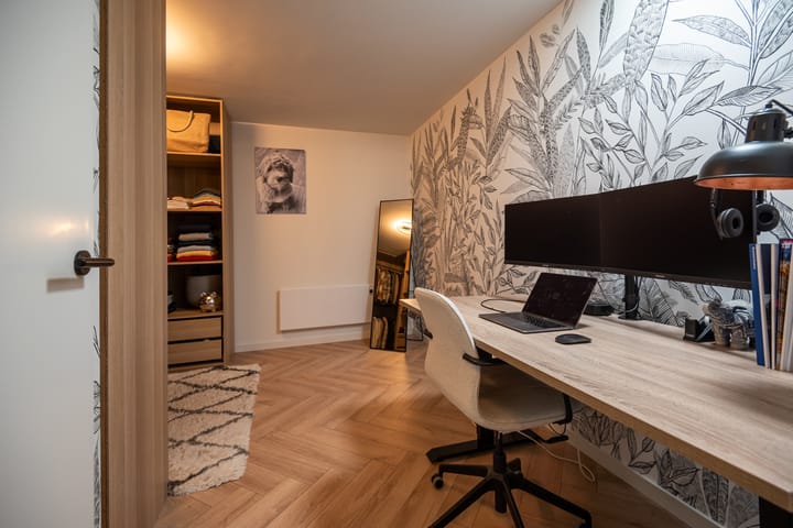 Photo 12 of Van Neercasselstraat 1-A