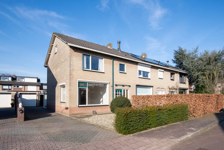 Photo 1 of Huygensstraat 6