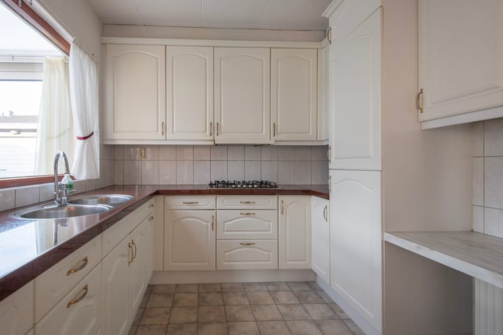 Photo 9 of Huygensstraat 6