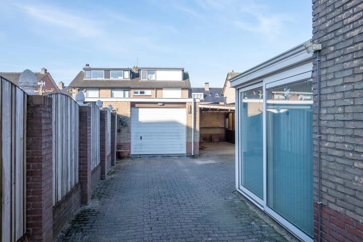 Photo 22 of Huygensstraat 6