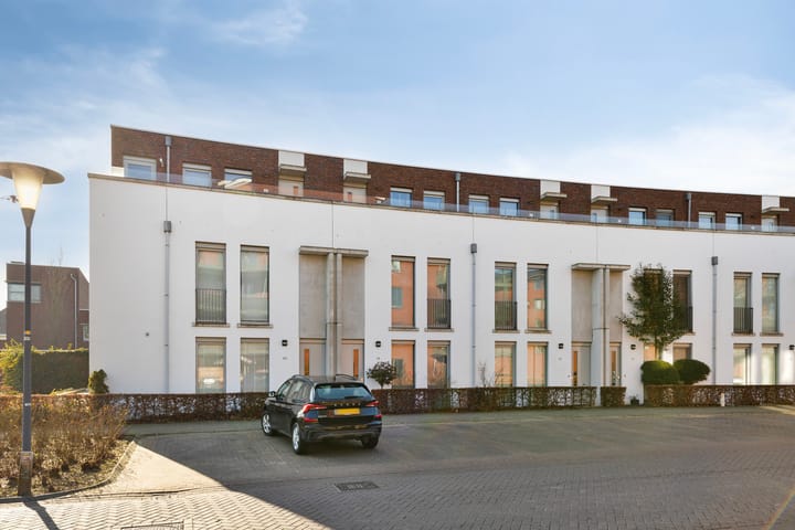 Foto 1 van Regenboogven 121