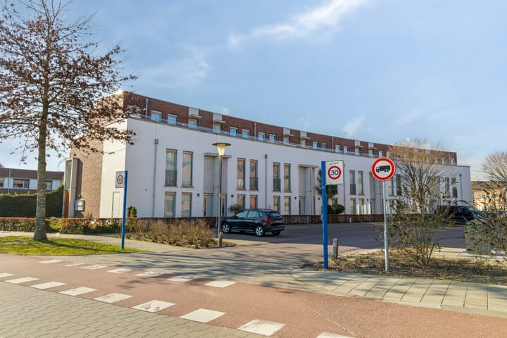 Foto 3 van Regenboogven 121