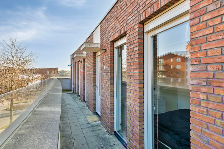 Foto 7 van Regenboogven 121