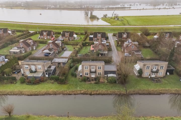 Photo 1 of Bronsbergen 25-R138