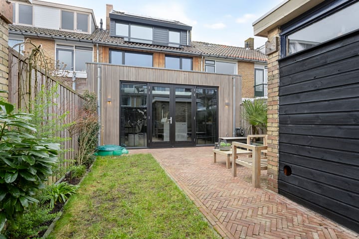 Photo 32 of Van Beyerenstraat 5