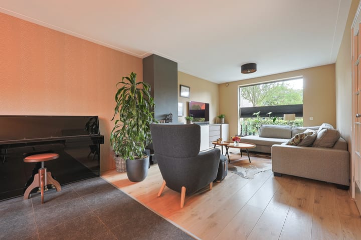 Photo 2 of Droonecampstraat 24