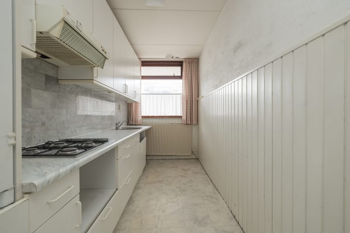 Photo 10 of Willy Sluiterstraat 77