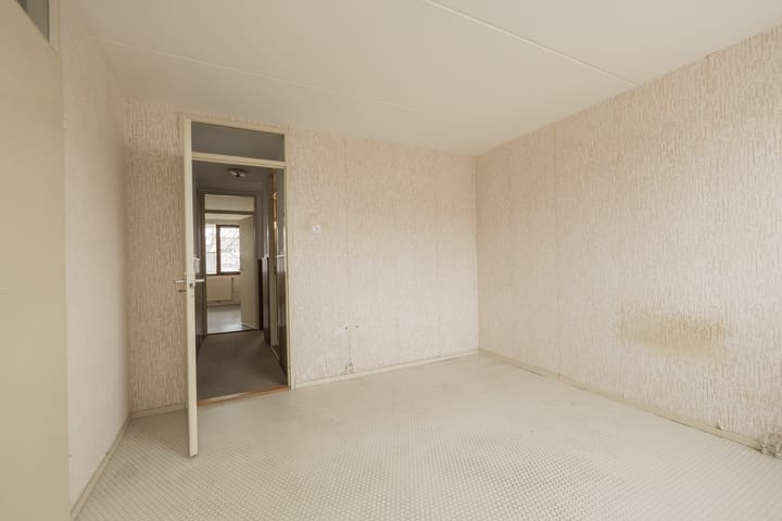 Photo 12 of Willy Sluiterstraat 77