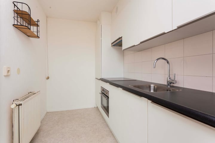 Photo 8 of Suze Groenewegstraat 32