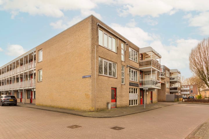 Photo 27 of Suze Groenewegstraat 32