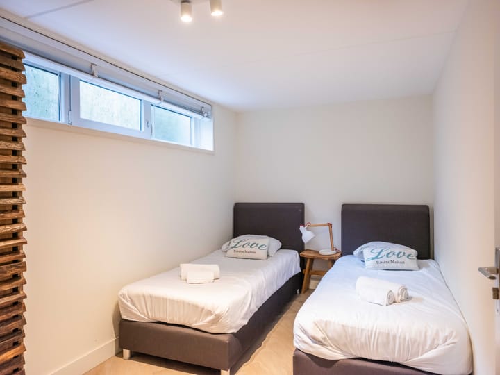 Photo 19 of Burgemeester Peecklaan 8-001