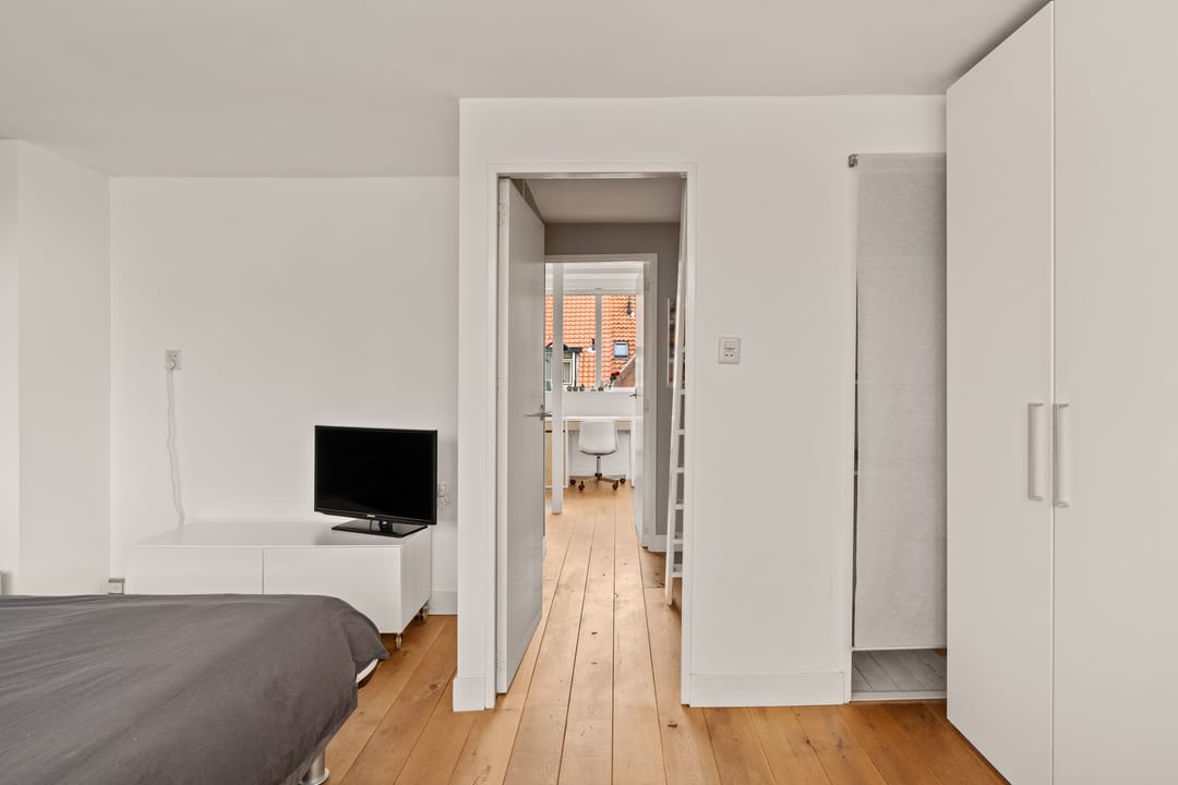 Foto 22 van IJmuiderstraat 43