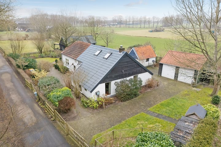 Foto 41 van De Weidenweg 10