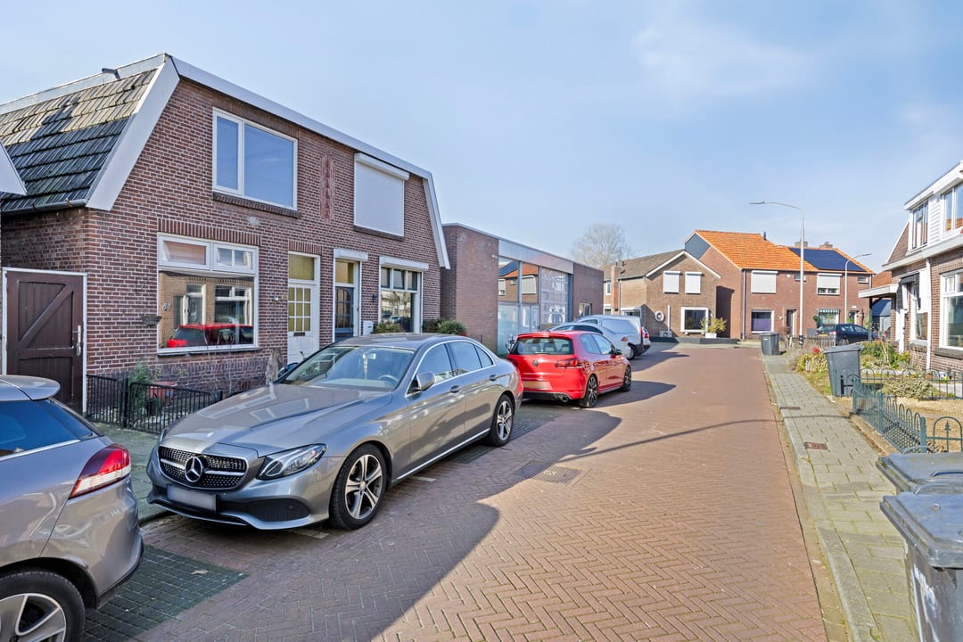 Photo 32 of Irisstraat 13