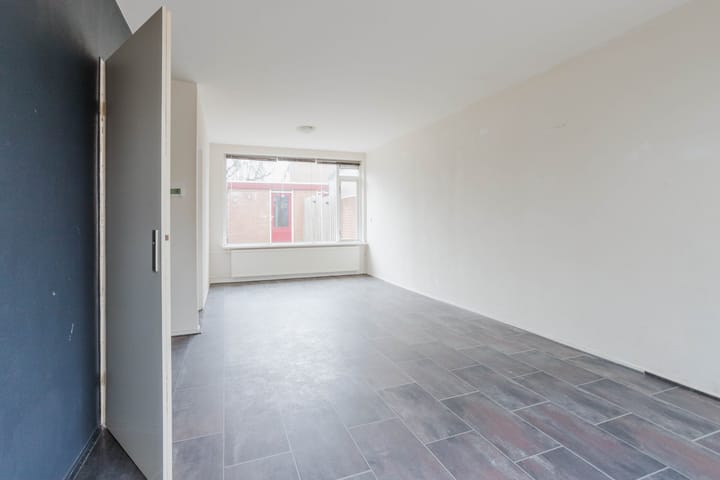 Foto 12 van Burg van Leentstraat 60