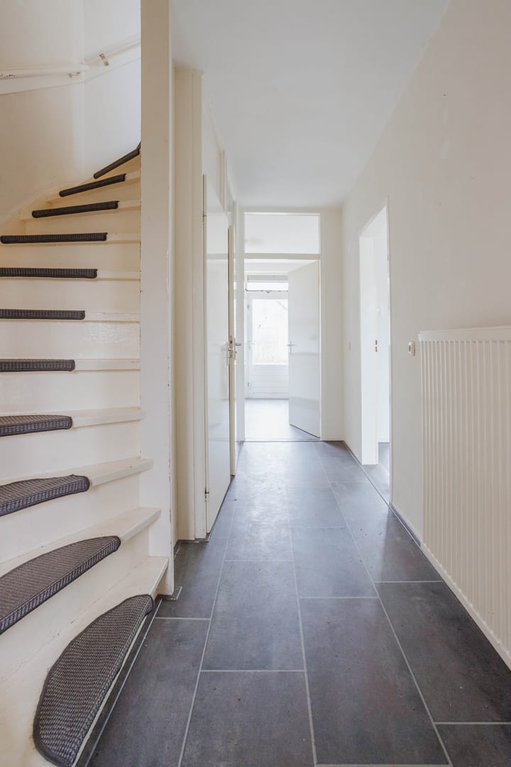 Foto 16 van Burg van Leentstraat 60