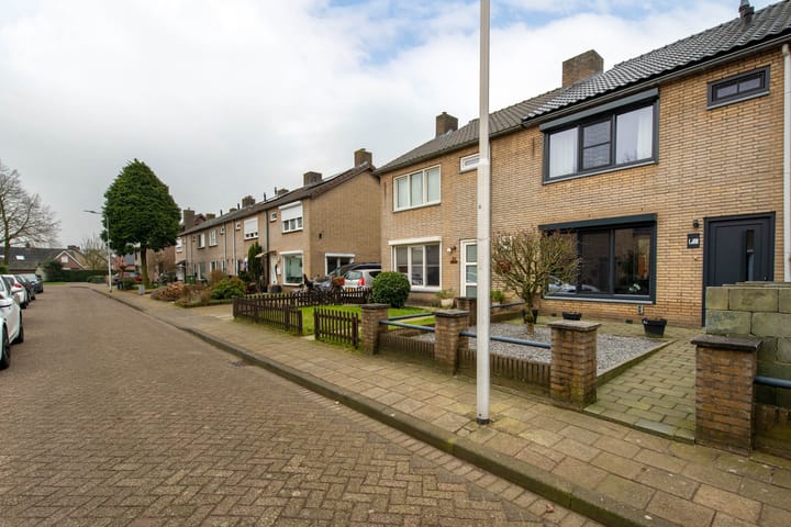 Photo 41 of Seringenstraat 23