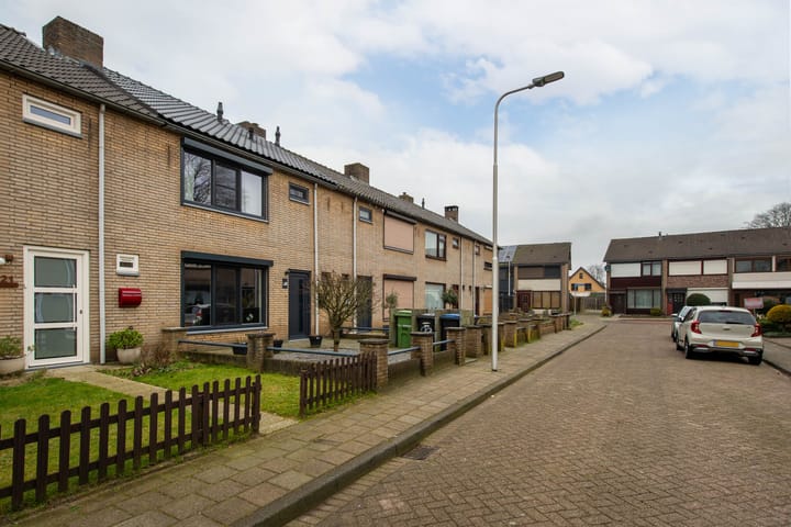 Photo 40 of Seringenstraat 23