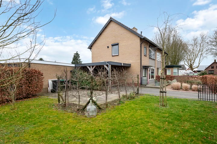 Photo 24 of Klaproosstraat 8