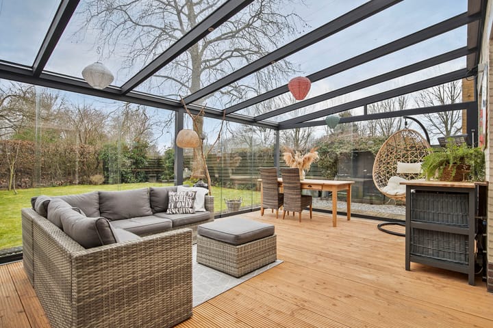 Foto 2 van Smaragd 69