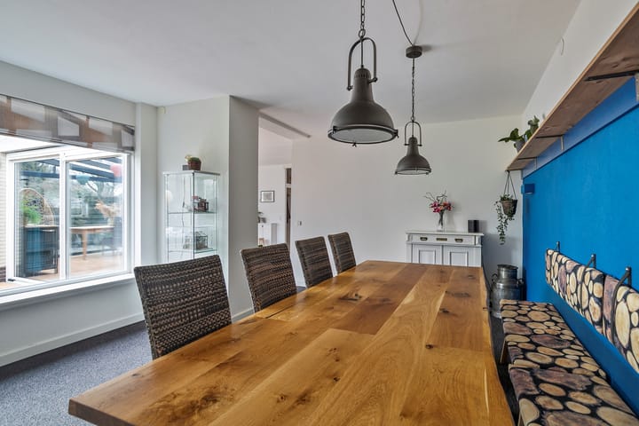 Foto 24 van Smaragd 69