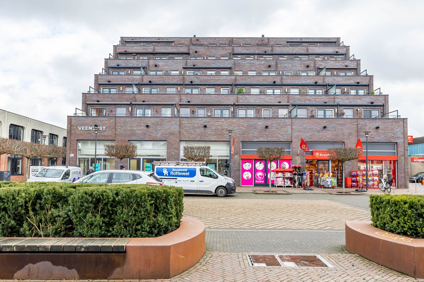 Foto 1 van Veenlustplein 1-11