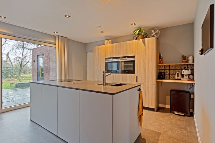 Foto 13 van Esdoornstraat 46