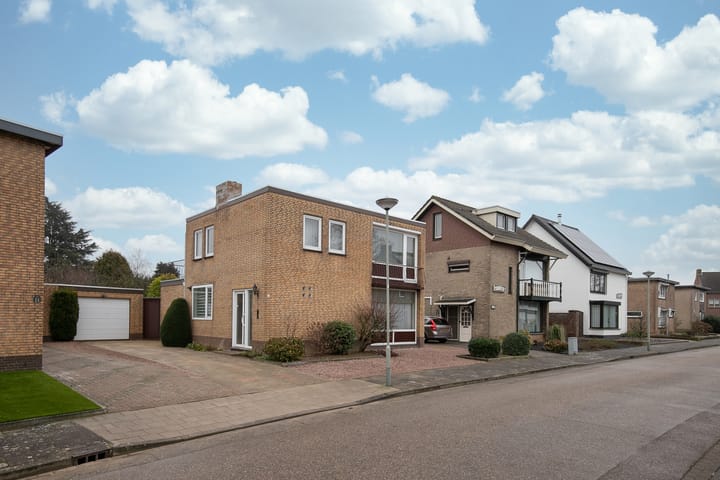 Foto 24 van Urnenveldstraat 9