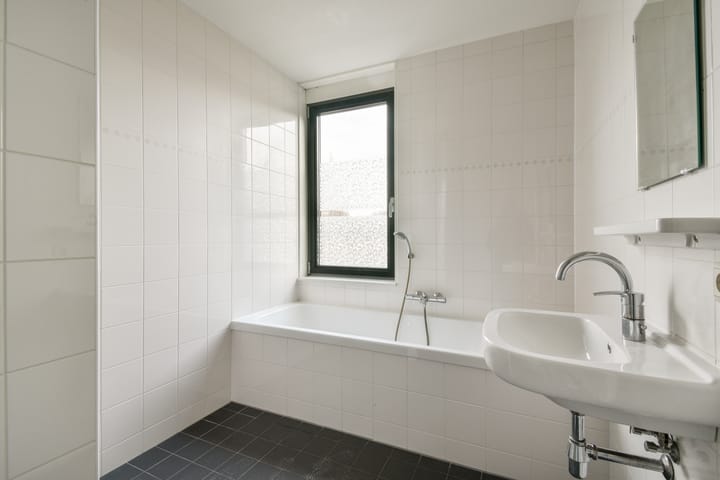 Foto 18 van Eva Besnyöstraat 515