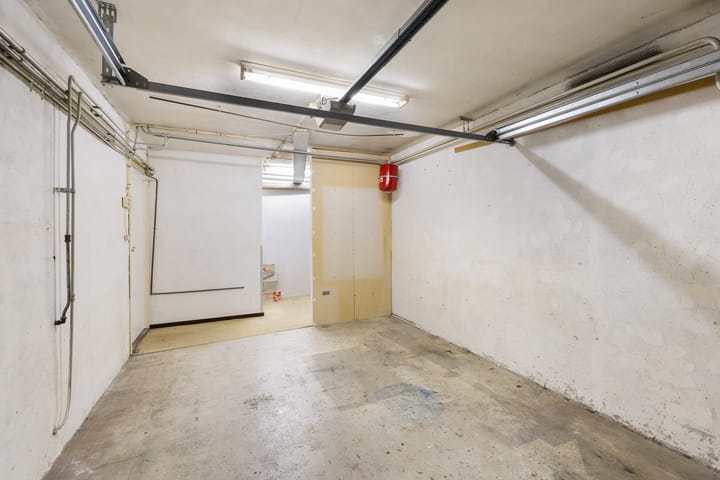 Photo 8 of Hugo van Voorneweg 6