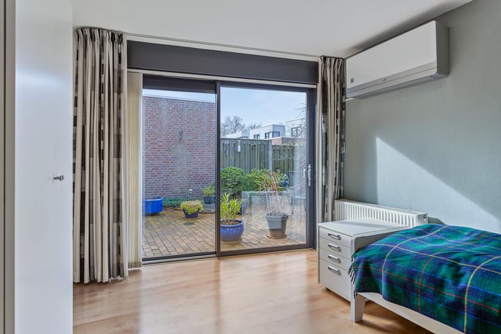 Foto 14 van Regenboog 8