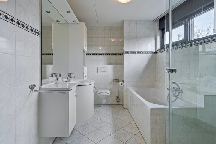 Foto 18 van Regenboog 8