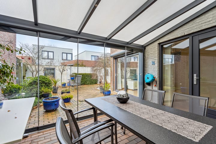 Foto 27 van Regenboog 8