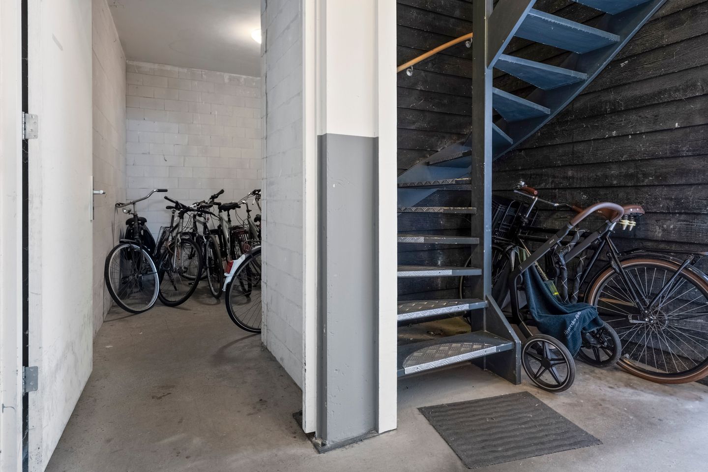 Photo 29 of Kleine Houtstraat 21-F