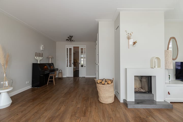 Foto 15 van Parallelweg 142