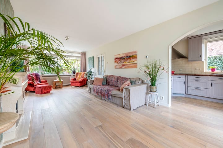 Photo 10 of Van der Waalsstraat 21