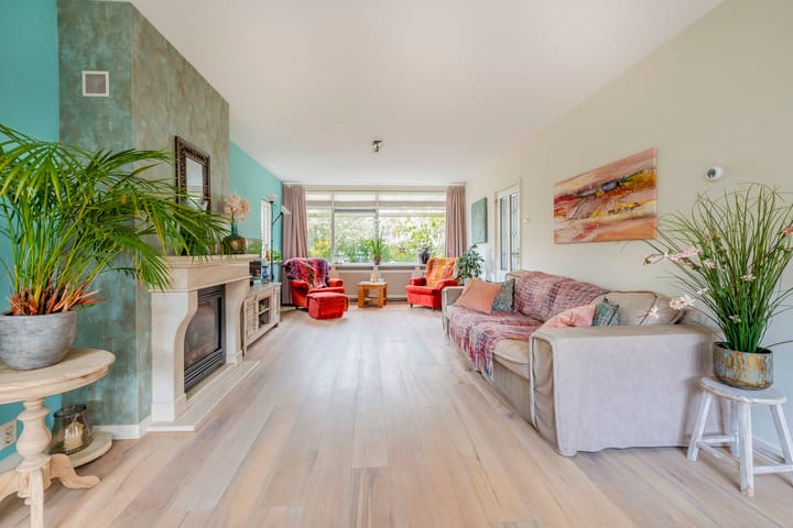 Photo 13 of Van der Waalsstraat 21