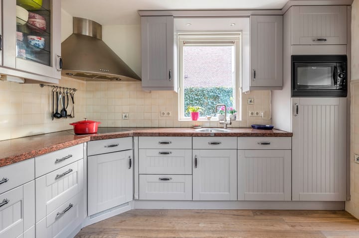 Photo 18 of Van der Waalsstraat 21